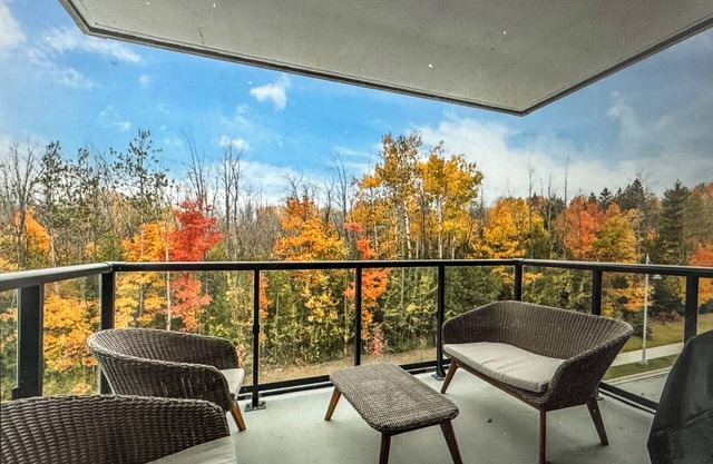 Luxurious Friday Harbour Condo