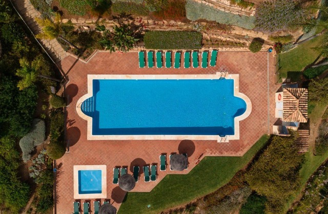 Luxurious frontline golf apartment in Elviria