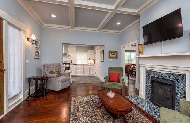 Luxurious, Historic 4BR Home in Downtown Winston