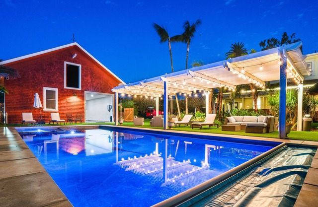 Luxurious Historic 3 Acre Starkey Estate/Pool/Hot Tub/Pool Table/Sleeps 46