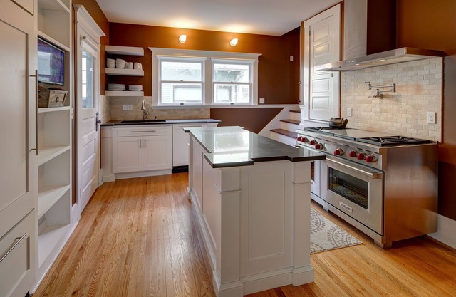 Luxurious Home For Up to 10 Guest (7 Pillow Top Queen Beds)