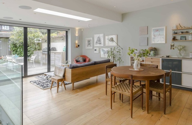 Luxurious House with Garden - Beside River & Parks