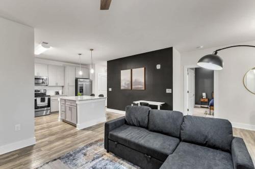 Luxurious King 3BR Suite Mins to Downtown Durham!