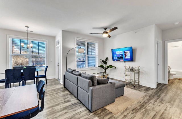 Luxurious King 3BR Suite—Mins to Downtown Durham!