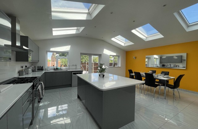 Luxurious Kitchen Lrg Bedrooms Holiday FreeParking