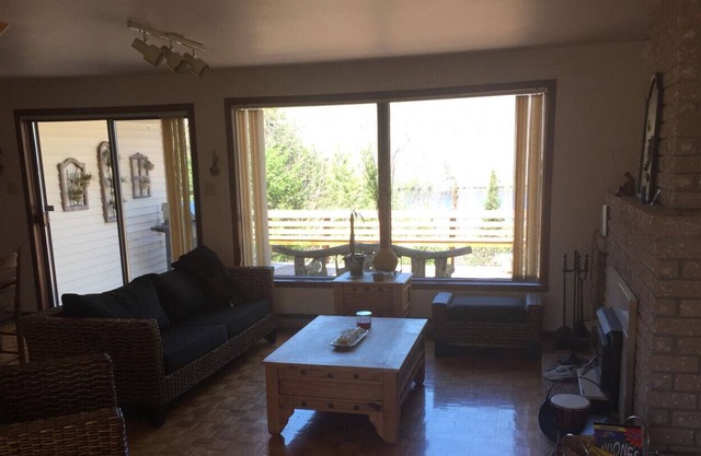 Luxurious Lake Front Country House - Lake Bowker- Orford - Quebec