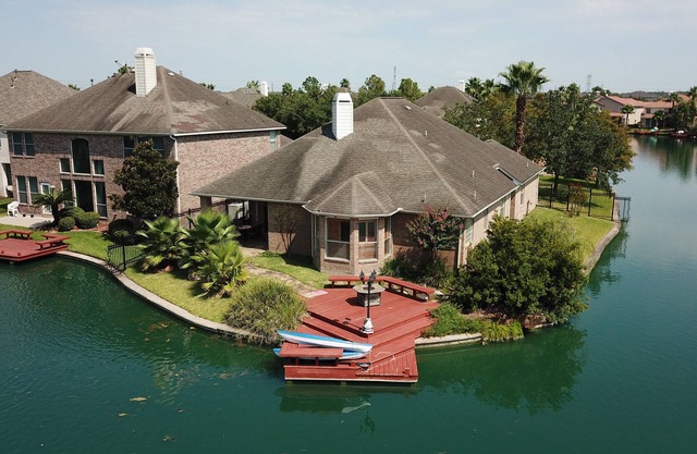 Luxurious lake front property