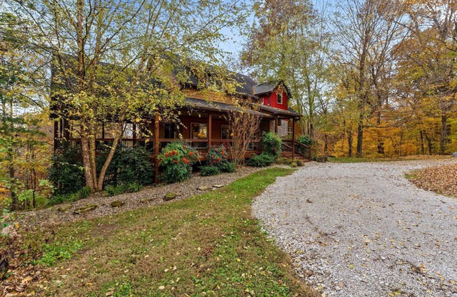 Luxurious Lakefront Custom Home - 4 secluded acres - WFH/HotDesk Friendly