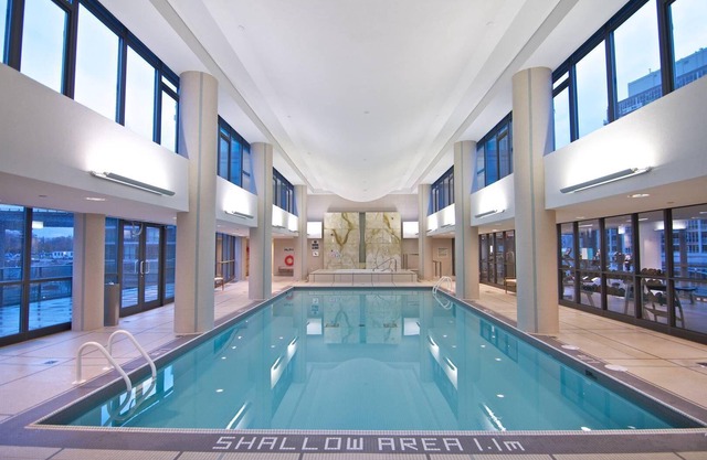 Luxurious Lakeside Suite Near CN Tower – C$69/night
