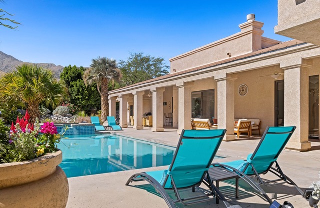 Luxurious Little Tuscany Retreat, Nested at Mountain Range in Top Neighborhood