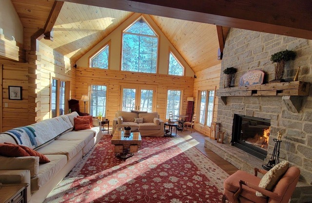 Luxurious log cottage with 600-feet of waterfront, 90 Acres.