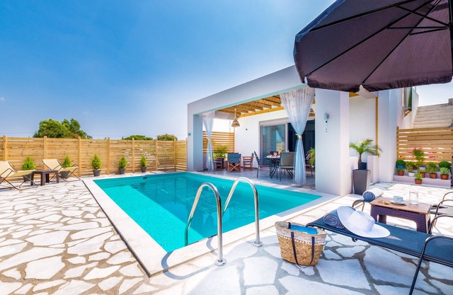 Luxurious Μodern Beachfront Villa with Private Swimming Pool ideal for Family