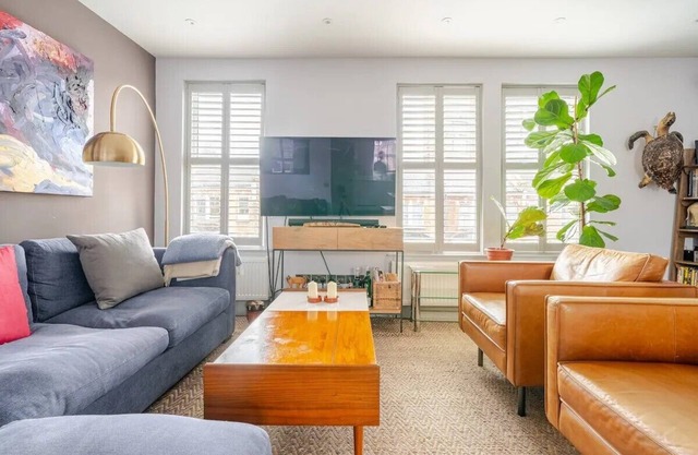 Luxurious Modern 2 bedroom Notting Hill Townhouse with Patio