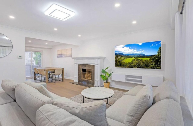 Luxurious Modern 5B3B Home + Magnificent Patio