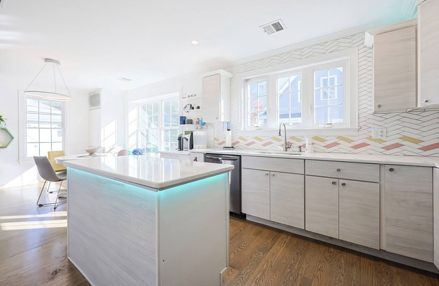 Luxurious Modern Smart Home in Quincy, near Beach and Boston