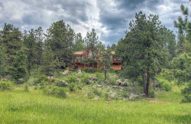 Luxurious Mountain Escape on 14 acres with Hot Tub