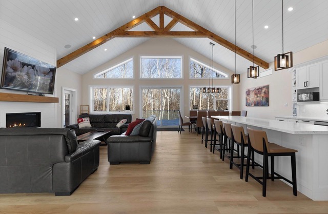 Luxurious Muskoka Retreat w/hot tub, sauna on a private 24 acre lot.