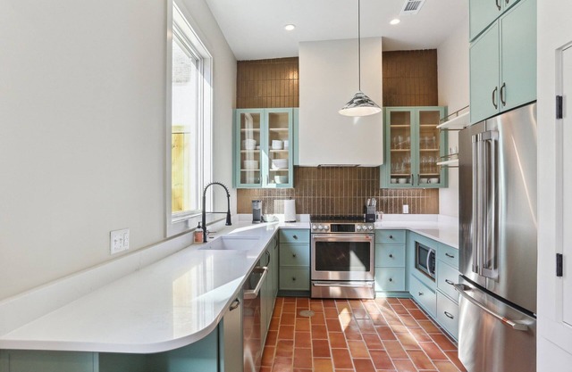 Luxurious Oasis 5 Bedrooms w/5 en suite baths+PRIVATE POOL+Garage: the Augustin