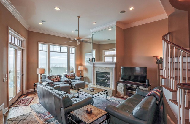 Luxurious Oceanfront House w/Free WiFi, Private Gas Grill & Heated Outdoor Pool