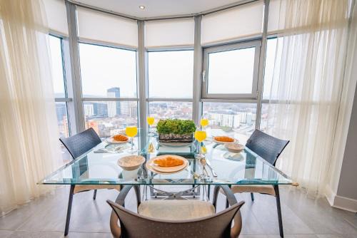 Luxurious PENTHOUSE SUITE with Panoramic Views & FREE Parking in Cardiff City Centre