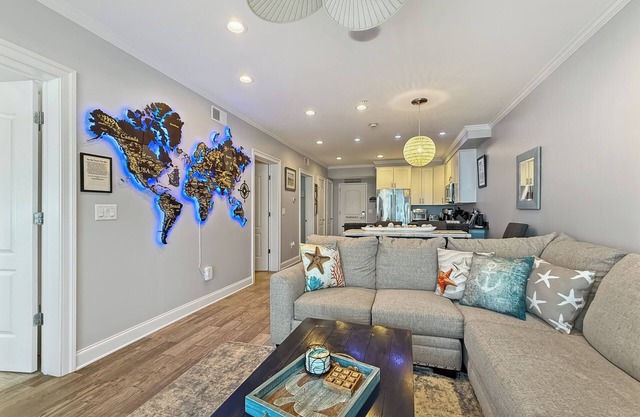 Luxurious Penthouse, King beds. Dog & ADA Friendly
