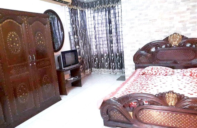 Luxurious Queen bed @Banani