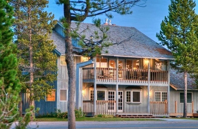 Luxurious Rental Next to Yellowstone Park. Close to Downtown.