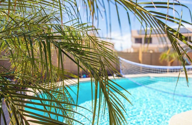 Luxurious Retreat. HTD Pool & Outdoor Fun!