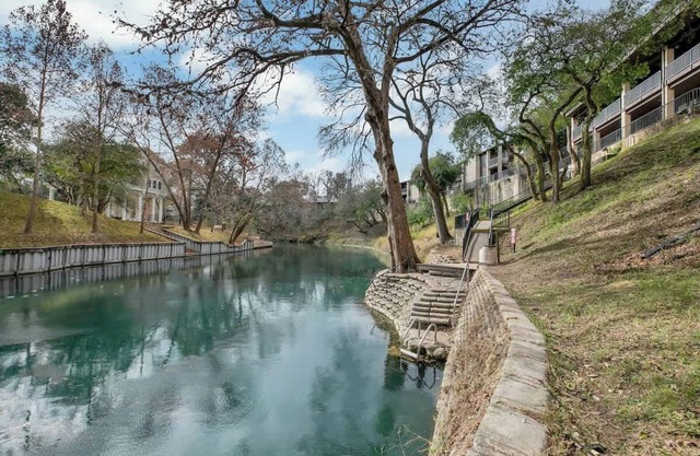Luxurious Riverfront Condo Just 1 Blk to Schlitterbahn!