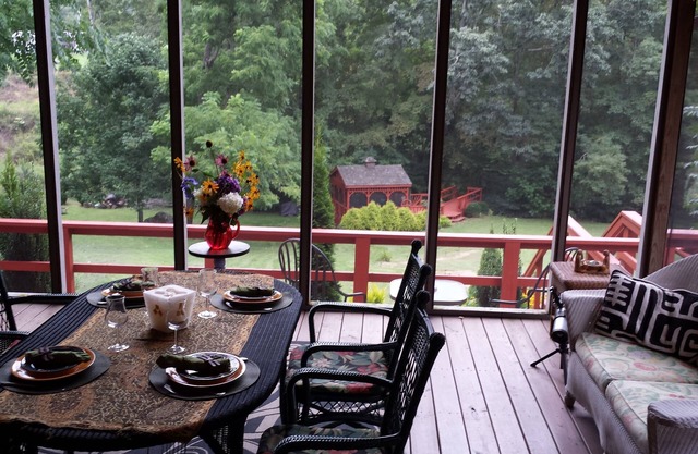 Luxurious Romantic Blue Ridge Mt retreat w/trout creek/pond/Roan Mt. view