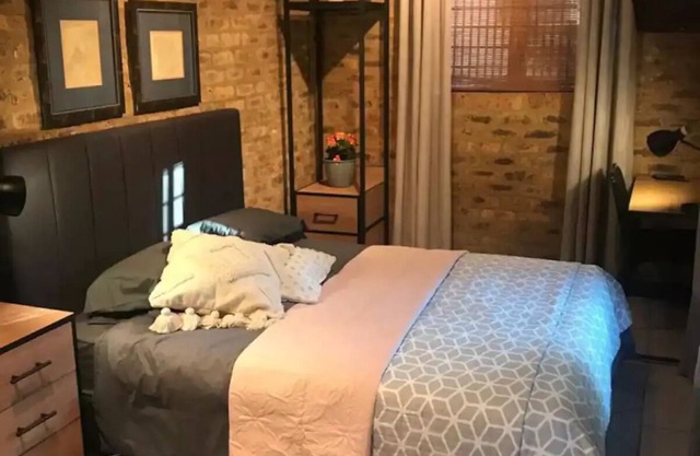 Luxurious Room Accommodation with living area for single person or a couple! 🌟n