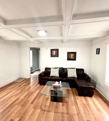 Luxurious & Serene Niagara Retreat 3BR 2BA Private Backyard Oasis
