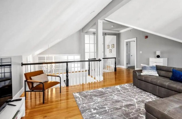 Luxurious Spacious 3BD/2.5BA Condo w/Garage & Pool