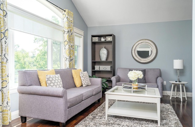 Luxurious Studio on one acre in town