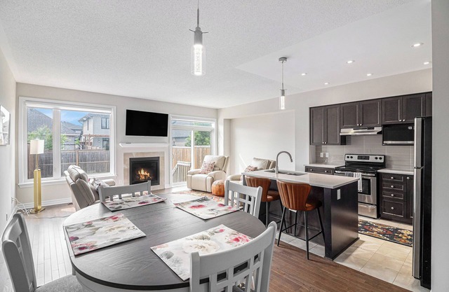 Luxurious Tastefully Furnished 3 Bedroom Home in Ottawa