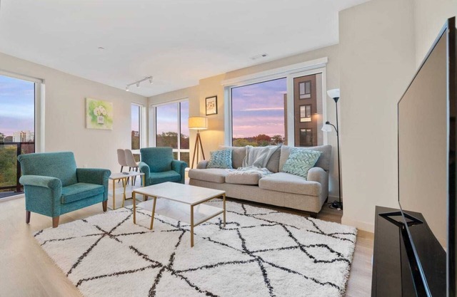 Luxurious Unit Fantastic Location by Charles river