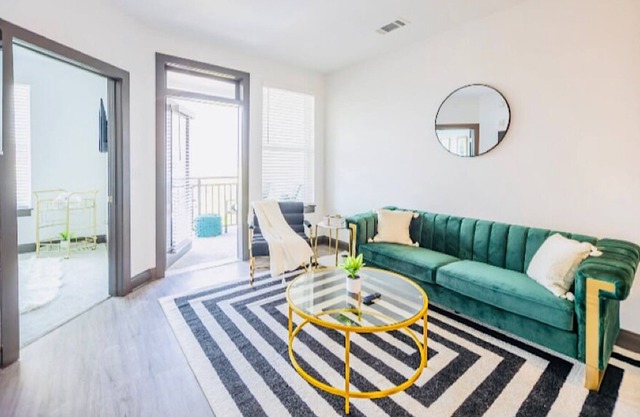 Luxurious Unit /Med Dist./Downtown★Spacious★2TVs★Gated★ City - View★