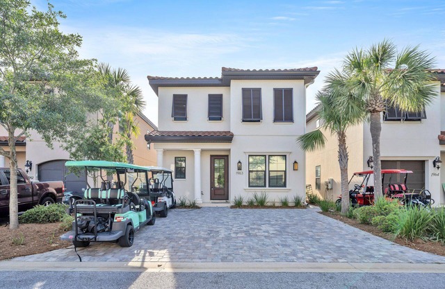 Luxurious Villa Lago Oasis: Modern Comforts