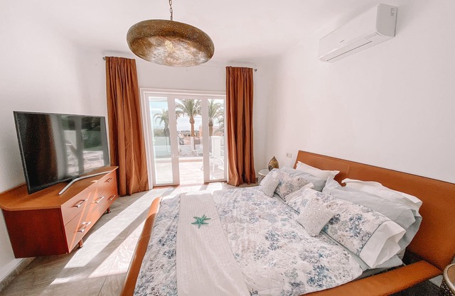 Luxurious villa next to golf course!