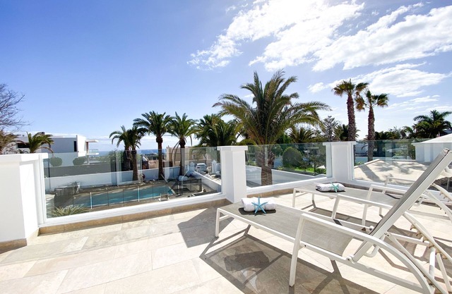 Luxurious villa next to golf course!