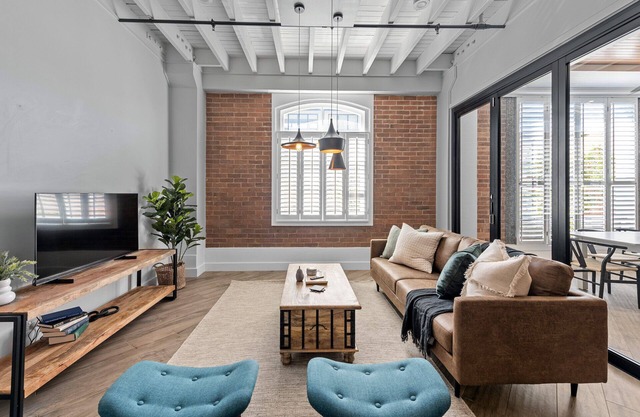 Luxurious Woolstore Living! ~Teneriffe