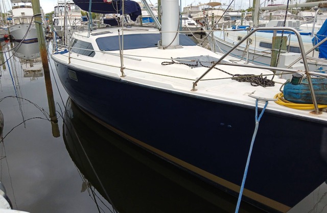 Luxurious yacht with 2 bedrooms and WiFi, in beautiful Merritt Island