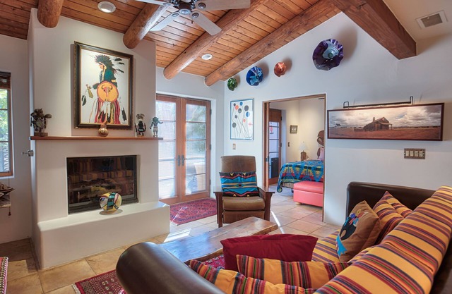 Luxuriously furnished Condominium by Convention Center