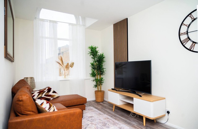 Luxury 1- Bed Apartment Opposite Dewsbury Train Station