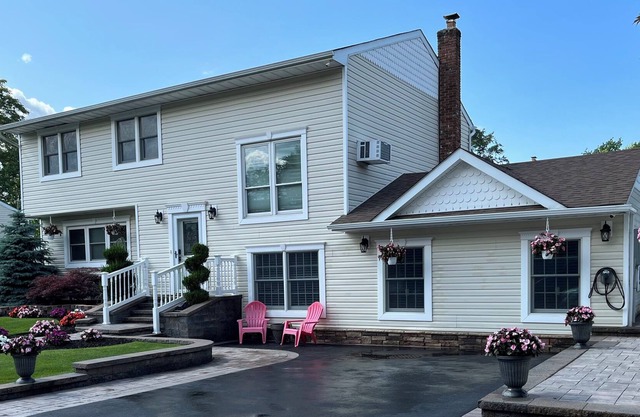 Luxury 1 Bedroom walking distance from Lake Ronkonkoma and close to the Hamptons