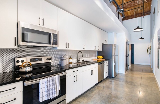 Luxury 1-bedroom apartment w/pool