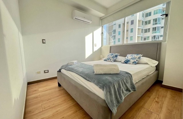 Luxury 1 bedroom apt with free parking