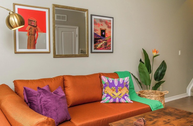 Luxury 1 Bedroom, Free Parking, Close to the Airport