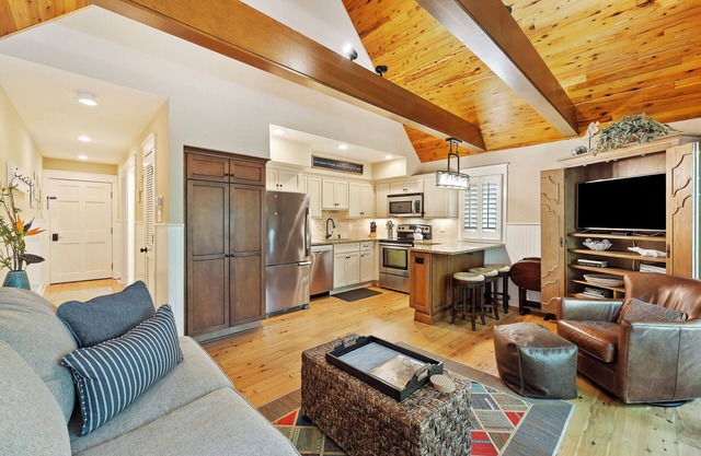 Luxury 1 bedroom in West Beach Kiawah, Walk to Beach & Golf!