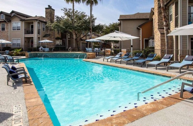 Luxury 1 Bedroom Apartment/GYM/Pool/Outdoor grill